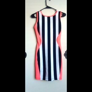 🆕 LISTING!! NEON TRIMMED BLACK/WHITE MONOCHROME PENCIL BODYCON DRESS